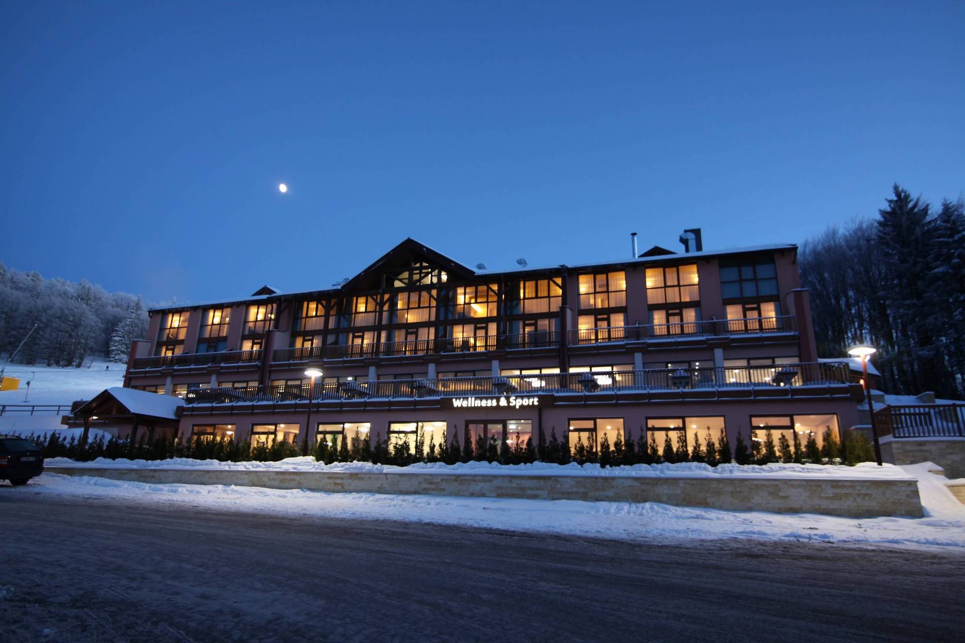 Продажба на модерна производствена база в Пловдив - Клас А енергийна ефективност, 1000 кв.м, 10 товарни докове, идеална за производствени и логистични дейности